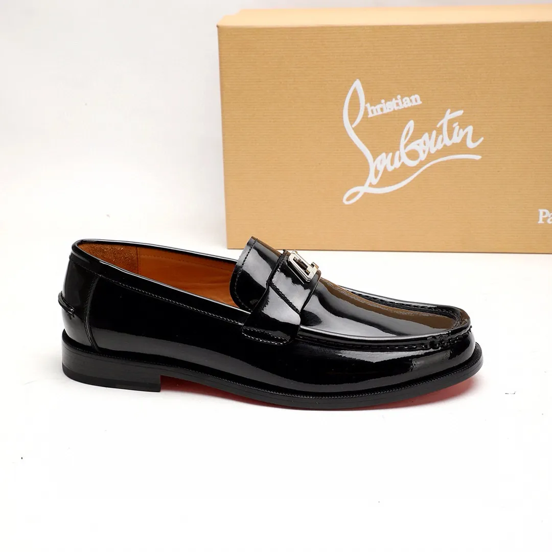 Batch 1,080 yuan 💰••New real shots••CL～High-end men’s 👔casual•loafers with red soles! ••🆑Genuine and top-quality goods from original orders ••✅💯 Purchase goods from top-quality original orders! Original imported patterned cowhide ➕Imported cowhide lining ➕Cowhide feet ➕Original leather outsole~🉑️Feel free to compare the authentic ones! Size: 38-44 (45.46.47 can be customized)